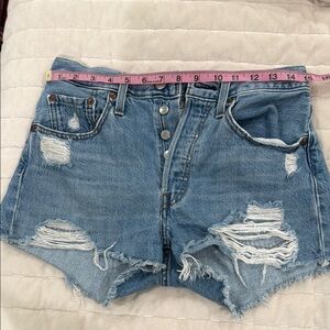 Levi’s 501 Distressed Denim Women Shorts size 26